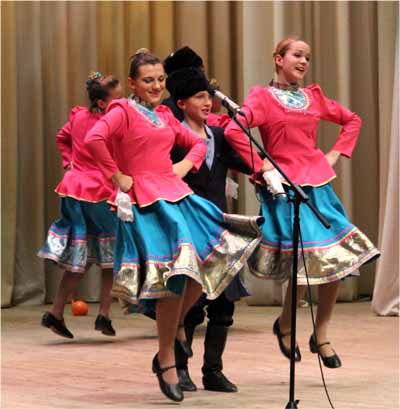 Выступление коллективов художественной самодеятельности